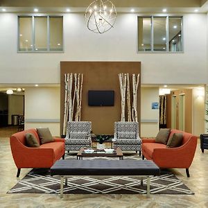Pomeroy Inn And Suites Vermilion
